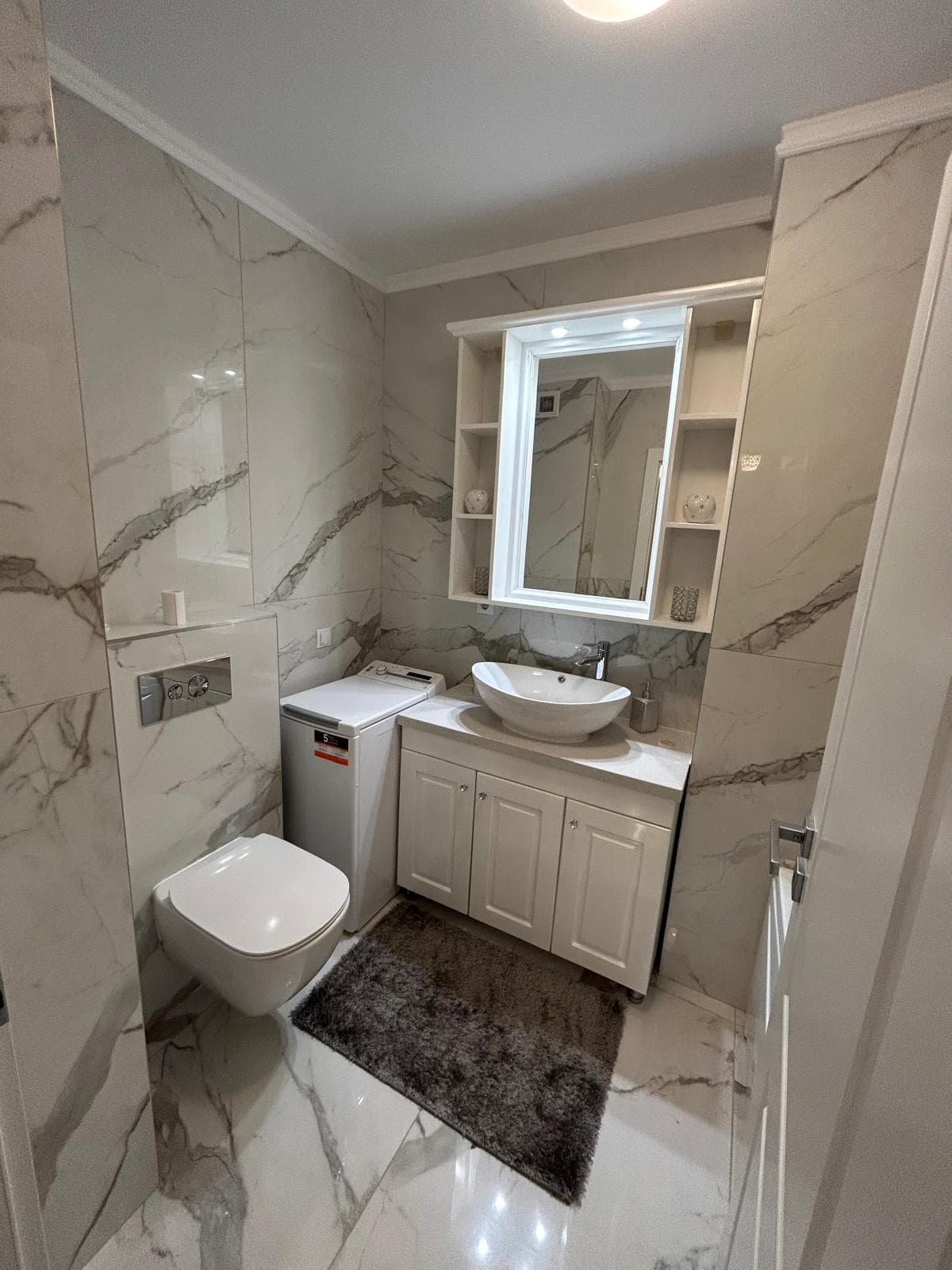 Apartament pe Bulevardul 21 Decembrie 1989 - Image 2